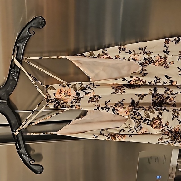 💕LUCY LOVE💕 Cassie Mini Dress ~ Floral Print Medium NWOT - Picture 4 of 7